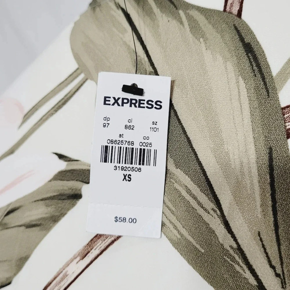 XS X-SMALL Express‎ Ruffled CrossOver Surplice Floral Blouse NWT - Picture 9 of 12